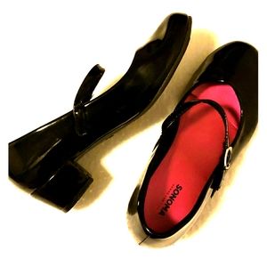 Patent Leather heeled shoes